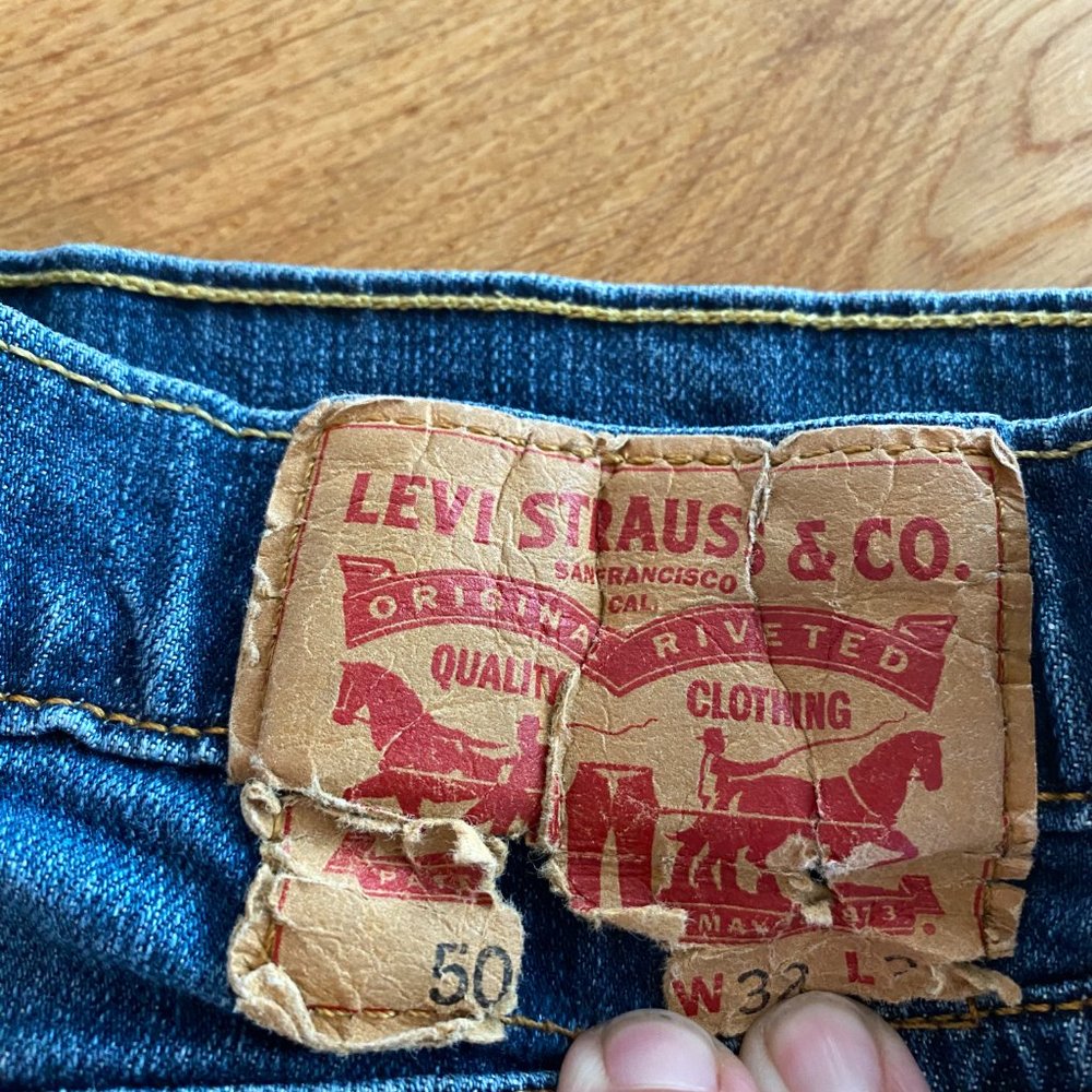 Levi's - Picture 3 of 5